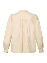 Last inn bildet i Galleri-visningsprogrammet, Brandtex klassisk bomullsbluse med feminine detaljer – kun 200,-