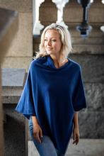 Last inn bildet i Galleri-visningsprogrammet, Klassisk poncho med ribbekant