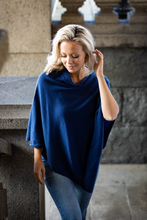 Last inn bildet i Galleri-visningsprogrammet, Klassisk poncho med ribbekant